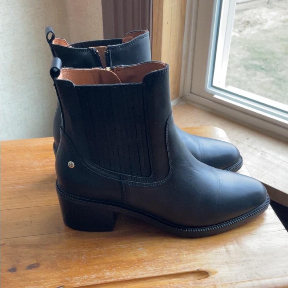PIKOLINOS Black Leather Ankle Booties